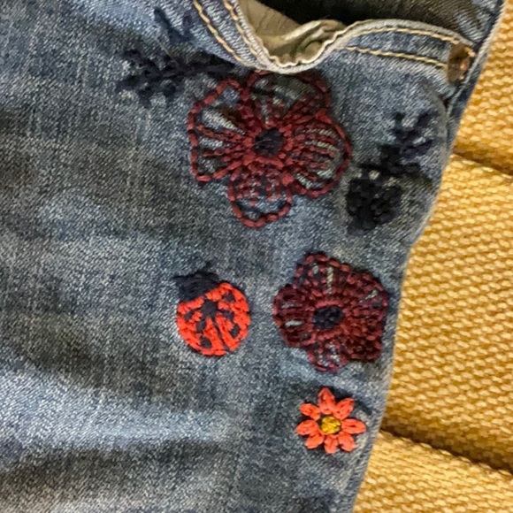 Embroidered size 10 blue jeans - Picture 2 of 4